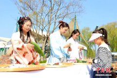 “老民俗”圈粉“新面孔”